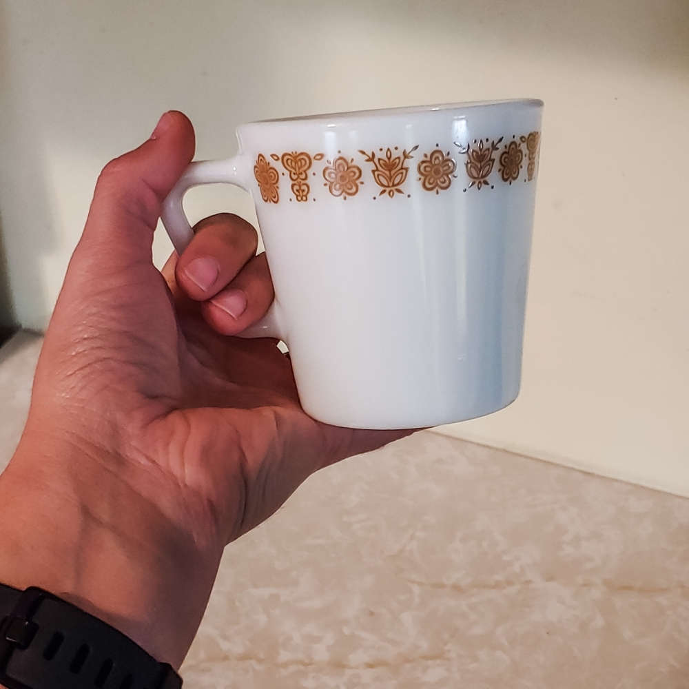 Vintage pyrex milk glass mug